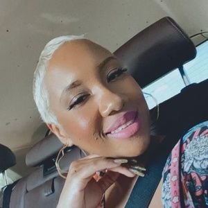 Meet your Posher, Iris